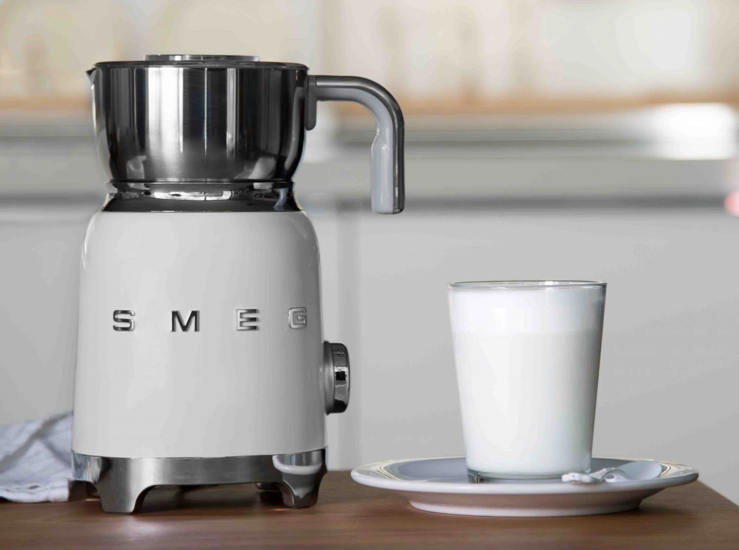 Emulsionneur SMEG MFF11WHEU 6 Emulsionneur SMEG MFF11WHEU – Image 4